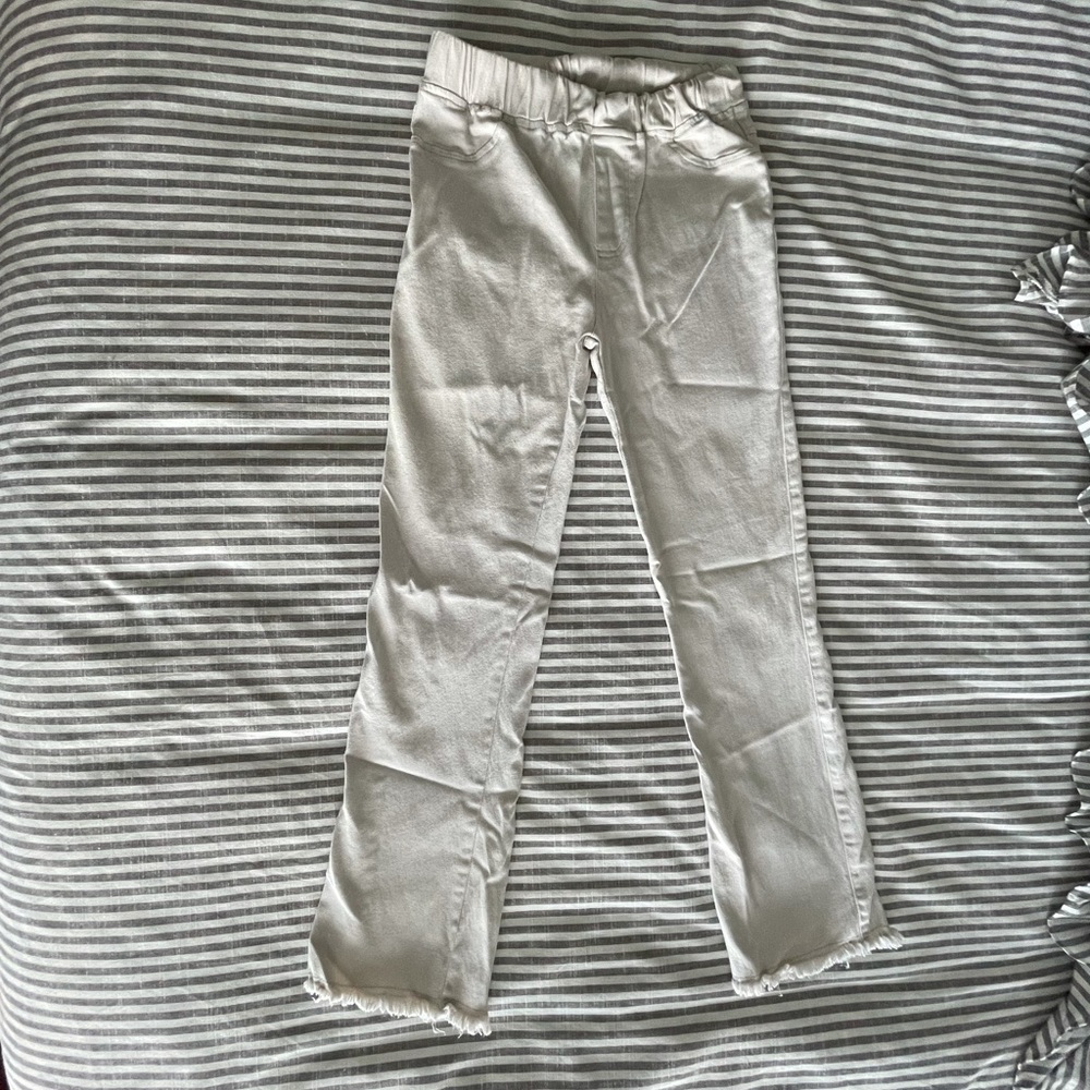 khaki umgee pants!